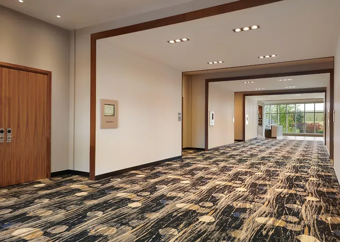 Courtyard By Marriott Calgary Airport Hotel